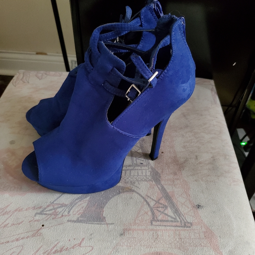 Heels - Picture 2 of 2
